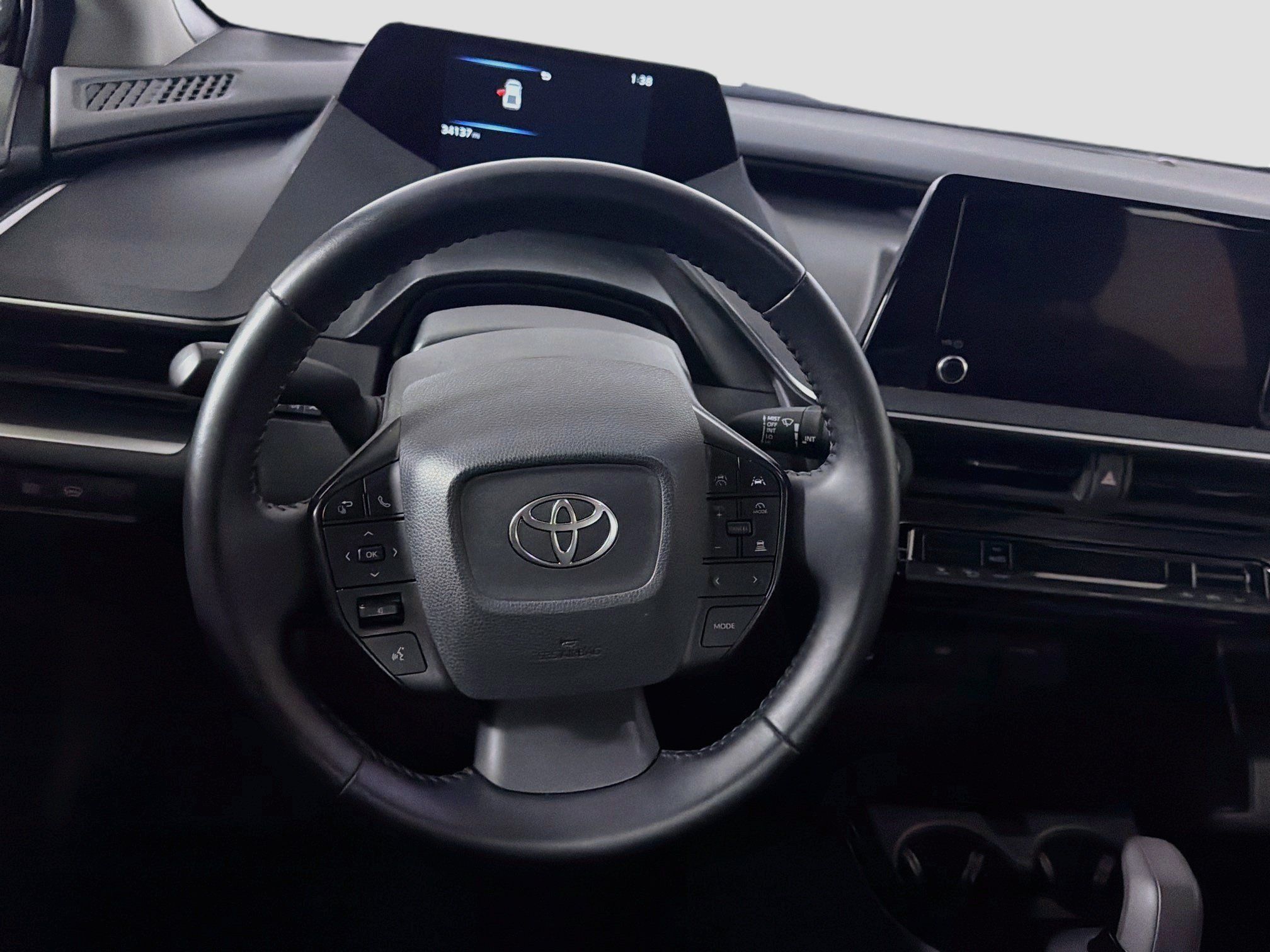 Used 2025 Toyota Prius LE FWD image 17