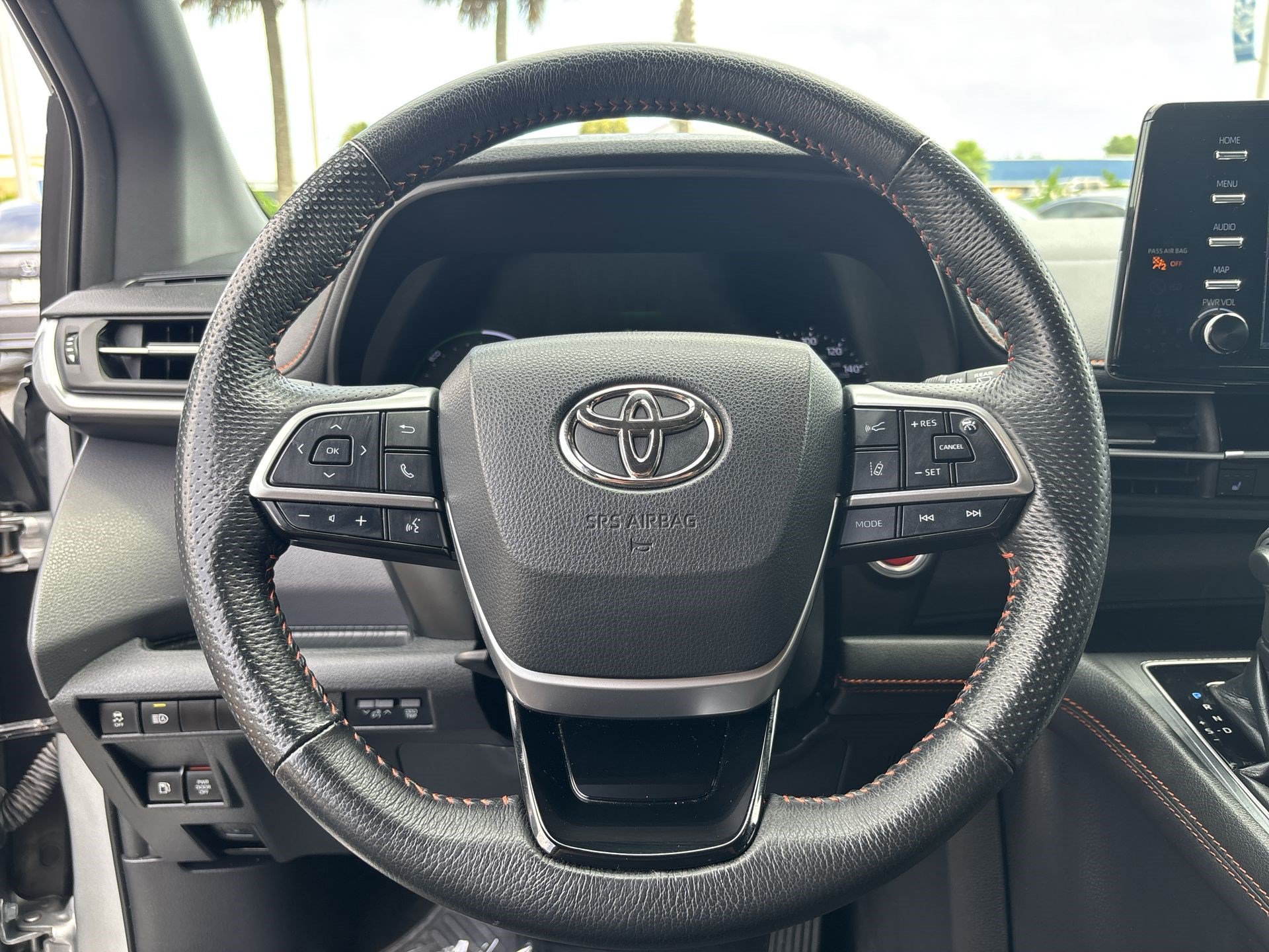 Used 2022 Toyota Sienna XSE FWD image 11