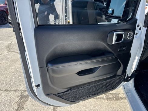 Used 2021 Jeep Wrangler Unlimited Sahara image 19