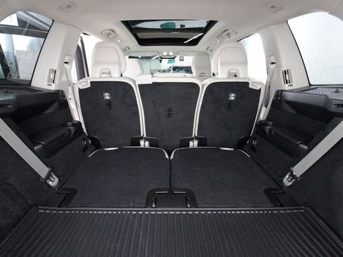 Certified 2025 Volvo XC90 B6 Plus w/ Protection Package Premier image 33