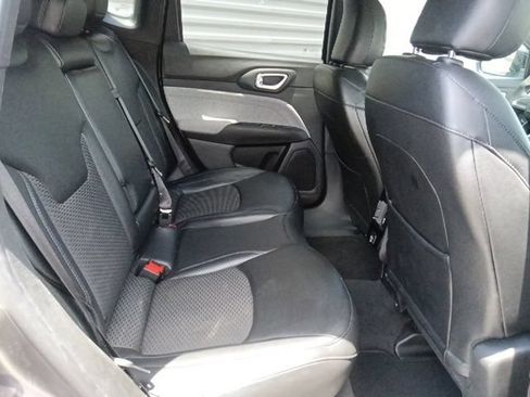 Used 2024 Jeep Compass Latitude AWD/4WD image 28