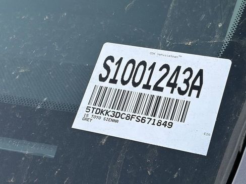 Used 2015 Toyota Sienna LE FWD image 11