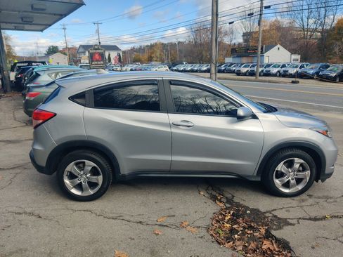 Used 2018 Honda HR-V LX image 7