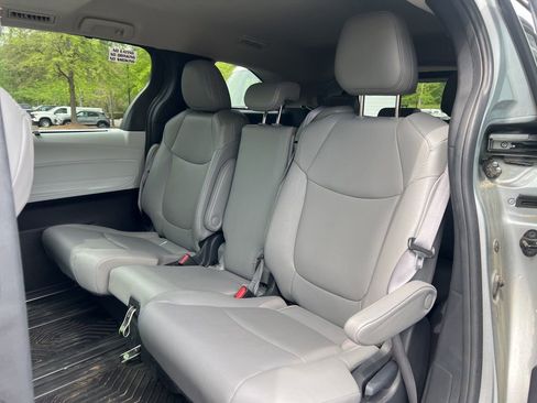 Used 2025 Toyota Sienna XLE image 14