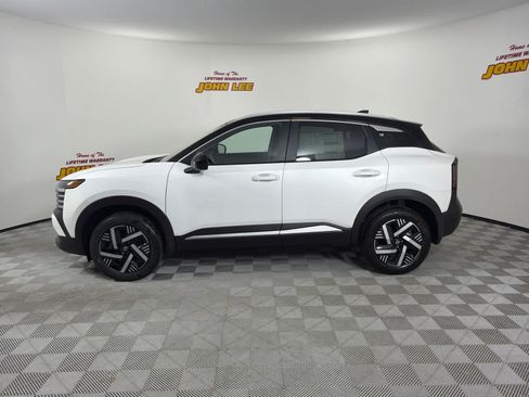 New 2026 Nissan Kicks SV w/ SV Premium Package FWD image 2