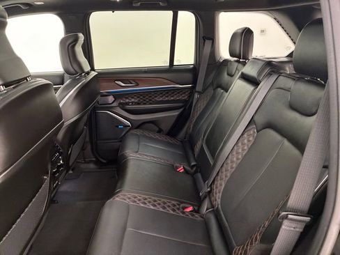 Used 2022 Jeep Grand Cherokee Summit w/ Advanced Protech Group IV AWD/4WD image 18