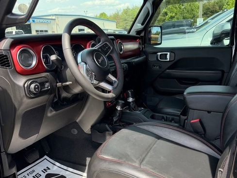 Used 2023 Jeep Gladiator Rubicon w/ Cold Weather Group AWD/4WD image 3