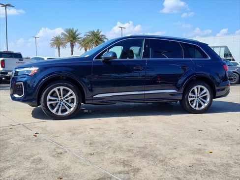 Certified 2025 Audi Q7 2.0T Premium w/ Convenience Package AWD/4WD image 3