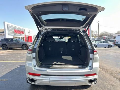 Used 2023 Jeep Grand Cherokee Summit w/ Adv Protech Group IV image 10