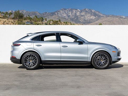 Certified 2022 Porsche Cayenne Coupe image 8