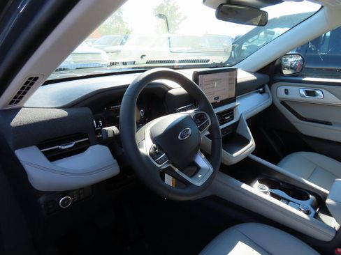 New 2026 Ford Explorer Active w/ Active Comfort Package image 8