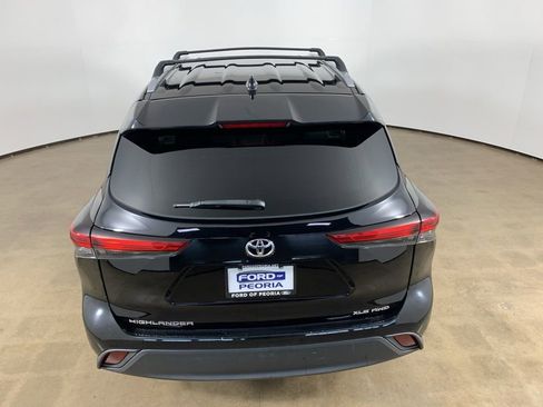 Used 2023 Toyota Highlander XLE AWD/4WD image 11