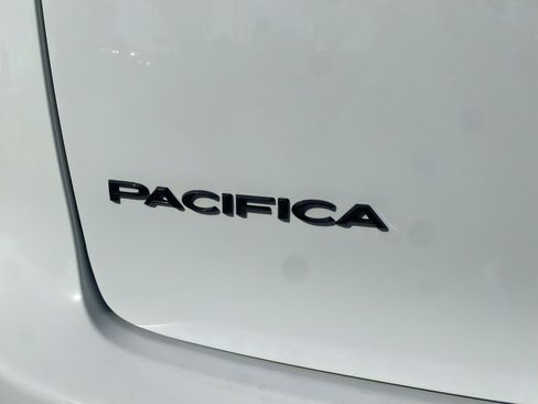 New 2026 Chrysler Pacifica Select image 32