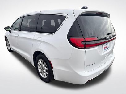 Used 2024 Chrysler Pacifica Touring