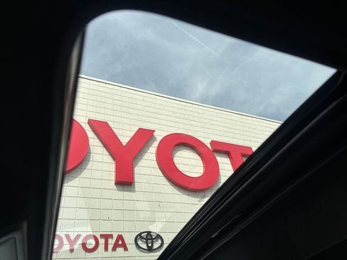 Used 2023 Nissan Frontier PRO-4X w/ Pro-4X Premium Package image 16