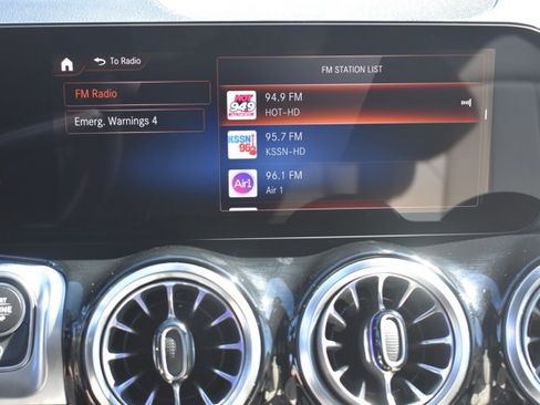 Used 2022 Mercedes-Benz GLB 250 4MATIC image 25