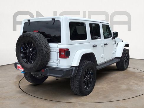 Used 2022 Jeep Wrangler Unlimited Sahara w/ Cold Weather Group AWD/4WD image 10