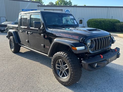 Used 2024 Jeep Gladiator Mojave AWD/4WD image 3