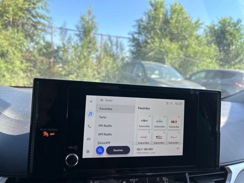 Used 2025 Toyota Sienna LE FWD image 25