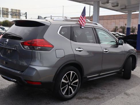 Used 2017 Nissan Rogue SL w/ SL Premium Package FWD image 3