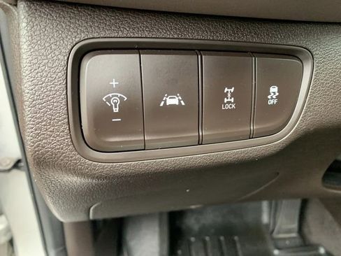 Used 2020 Hyundai Santa Fe SE AWD/4WD image 24