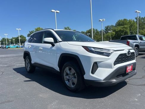 Used 2024 Toyota RAV4 XLE FWD image 4