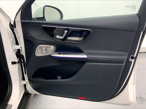 Used 2026 Mercedes-Benz GLC 300 image 9