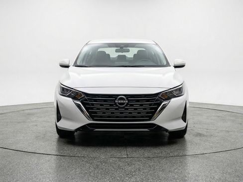 Used 2025 Nissan Sentra SV image 2