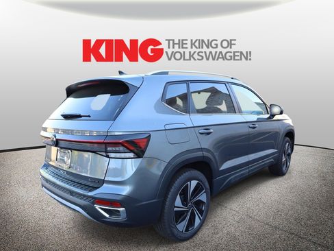 New 2026 Volkswagen Taos SE image 3