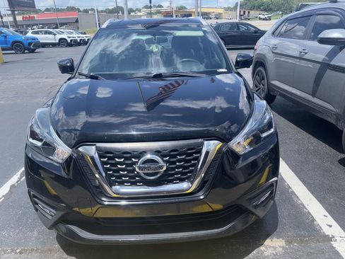 Used 2018 Nissan Kicks SR w/ Exterior Electronics Package FWD image 1