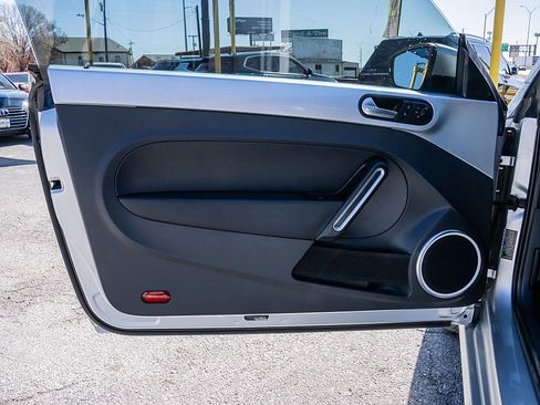 Used 2013 Volkswagen Beetle 2.5 image 16