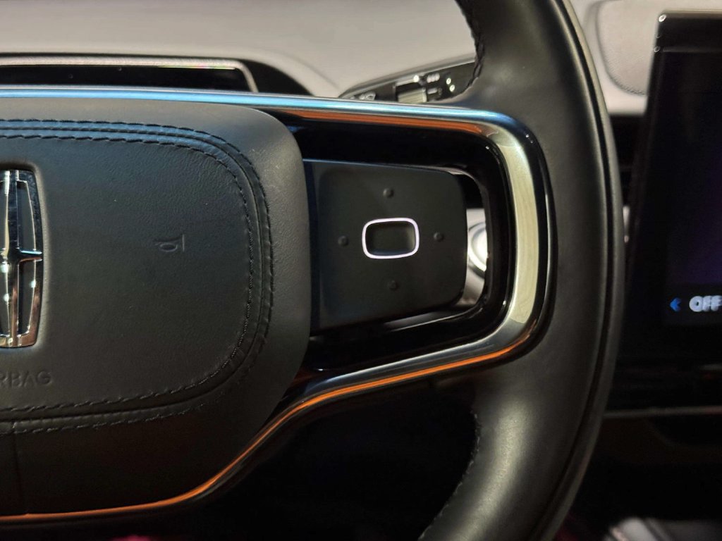 Certified 2024 Lincoln Nautilus Reserve w/ Jet Appearance Package (87T) AWD/4WD image 11