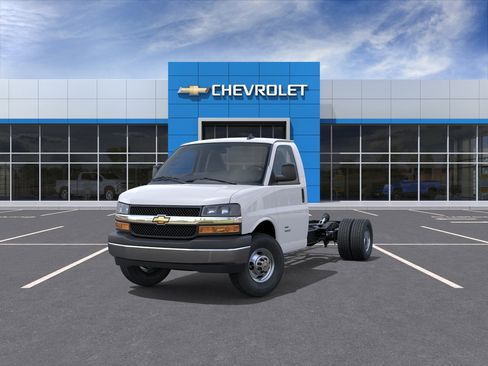 New 2026 Chevrolet Express 3500 w/ Power Convenience Package RWD image 8