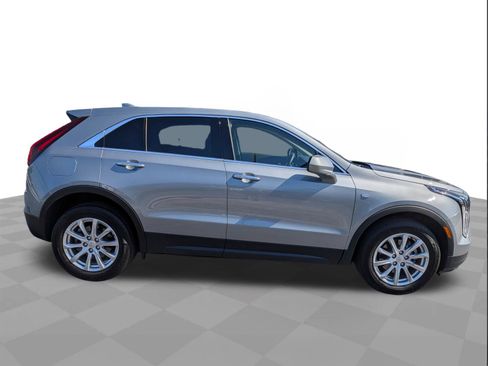 Used 2023 Cadillac XT4 Luxury image 3