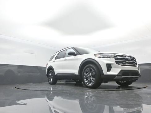 New 2026 Ford Explorer Active w/ Active Comfort Package image 30