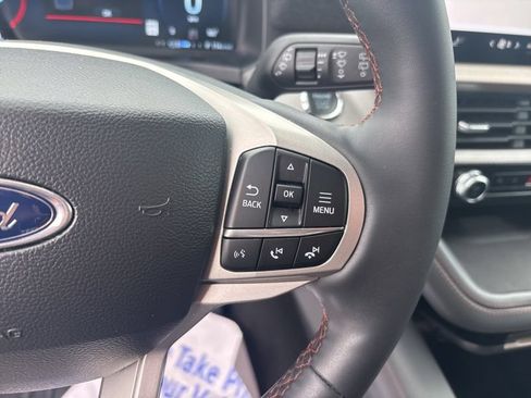 Used 2025 Ford Explorer Active AWD/4WD image 43