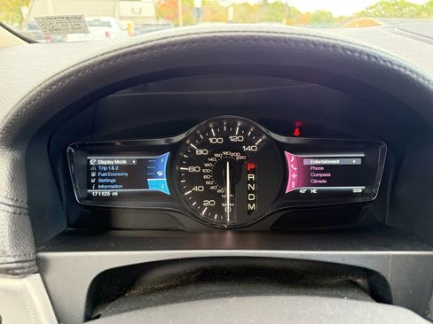 Used 2012 Lincoln MKX AWD image 12