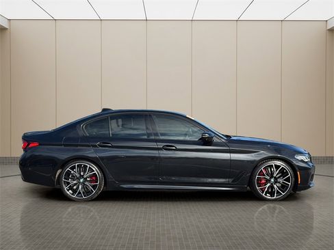 Used 2023 BMW M550i xDrive w/ Dynamic Handling Package image 6