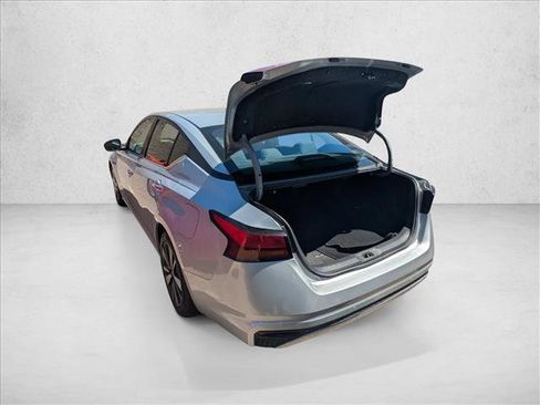 Used 2022 Nissan Altima 2.5 SV FWD image 18