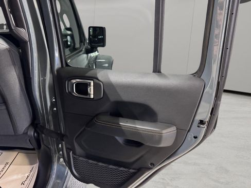 Used 2025 Jeep Wrangler Unlimited Sahara AWD/4WD image 16