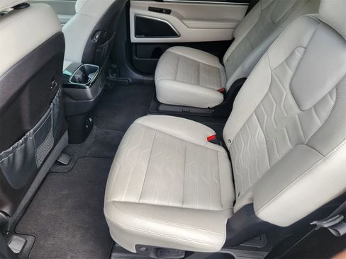 Certified 2022 Kia Telluride SX w/ SX Prestige Package image 29