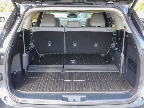 Used 2024 Toyota Highlander XLE image 32