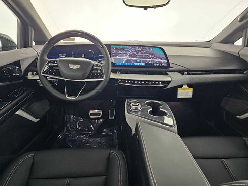 New 2026 Cadillac Optiq Luxury 1 image 18