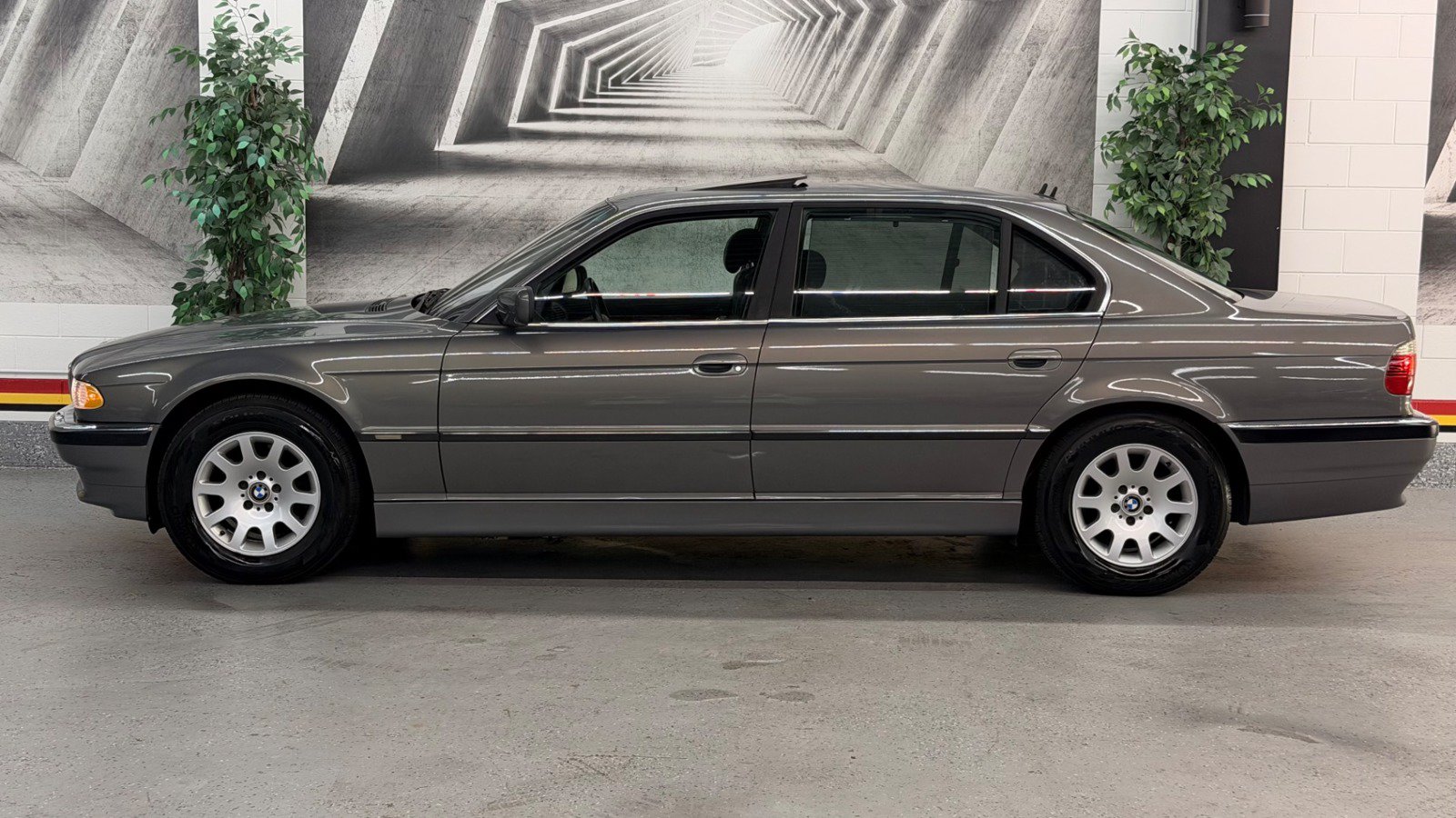 Used 2001 BMW 740iL RWD image 5