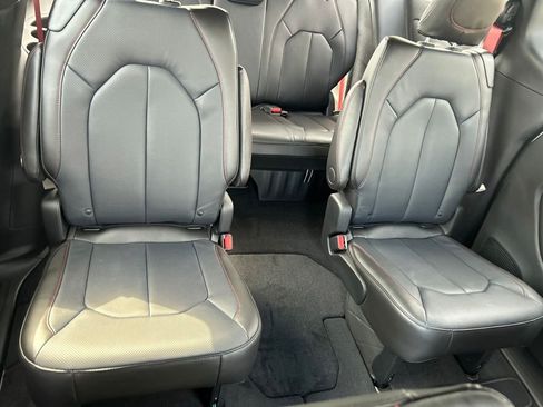 New 2027 Chrysler Pacifica Select AWD/4WD image 19