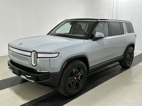 Used 2023 Rivian R1S Adventure image 1