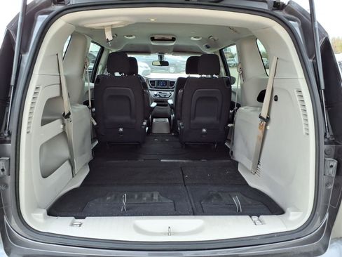 Used 2019 Chrysler Pacifica LX FWD image 8