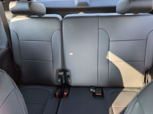 Used 2023 Chevrolet Traverse Premier FWD image 32