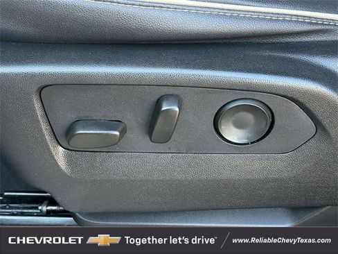 Used 2023 Chevrolet Suburban Premier image 33