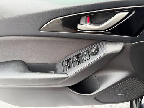 Used 2014 MAZDA MAZDA3 i Touring w/ Technology Package FWD image 18